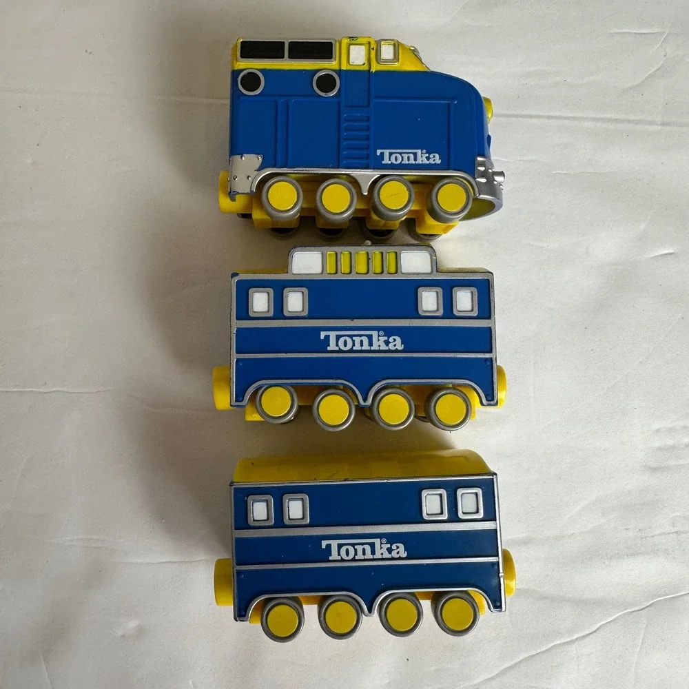 Chuggington Brewster Tonka Train Set 2009 Engine Coach Caboose‎ Chugger Trains